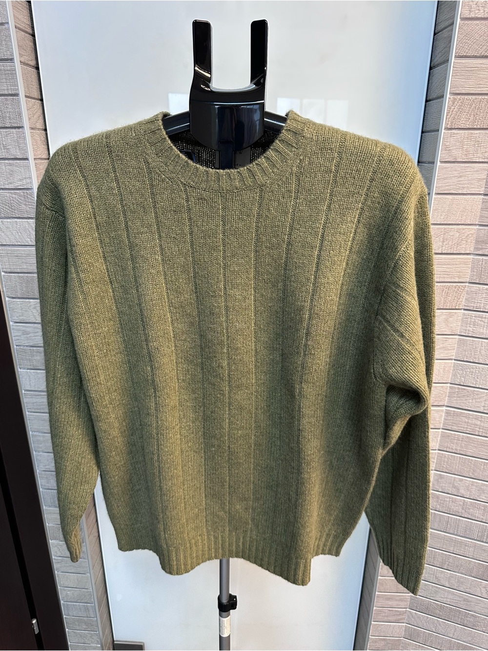 Men's 100% lambswool Crewneck Ribbed Sweater - Sage Green Vertical Texturing